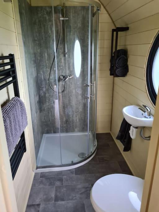 Spring Tide Cliff Top Glamping Pod With Direct Sea Views Берчингтон Экстерьер фото