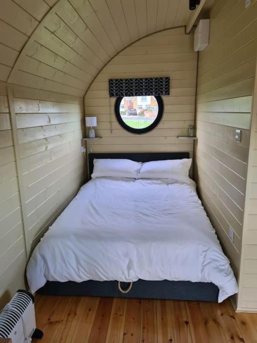 Spring Tide Cliff Top Glamping Pod With Direct Sea Views Берчингтон Экстерьер фото