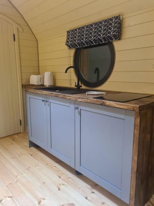 Spring Tide Cliff Top Glamping Pod With Direct Sea Views Берчингтон Экстерьер фото